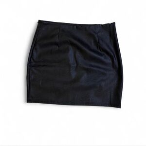 SHEIN- Women's faux leather mini skirt- Size: L.